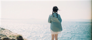 Không một cô gái nào muốn trở nên mạnh mẽ trong mắt người mà mình thương.